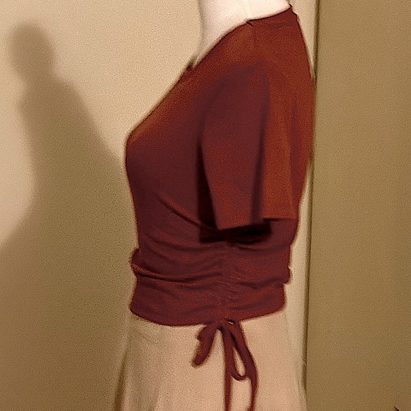 Excellent Like New GB Fashion London Side Ruched Crop Top Tie Tee Blouse Brown M - Picture 4 of 4